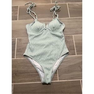 SHEIN eyelet underwire one piece swimsuit bathing suit size medium